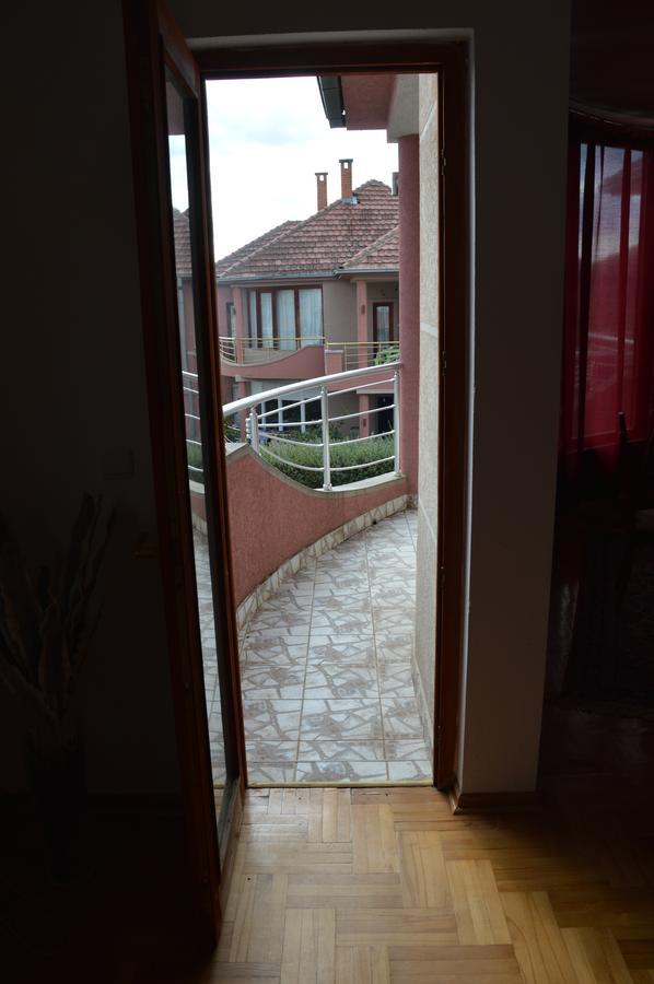 Poseidon Apartment Nis Exterior foto